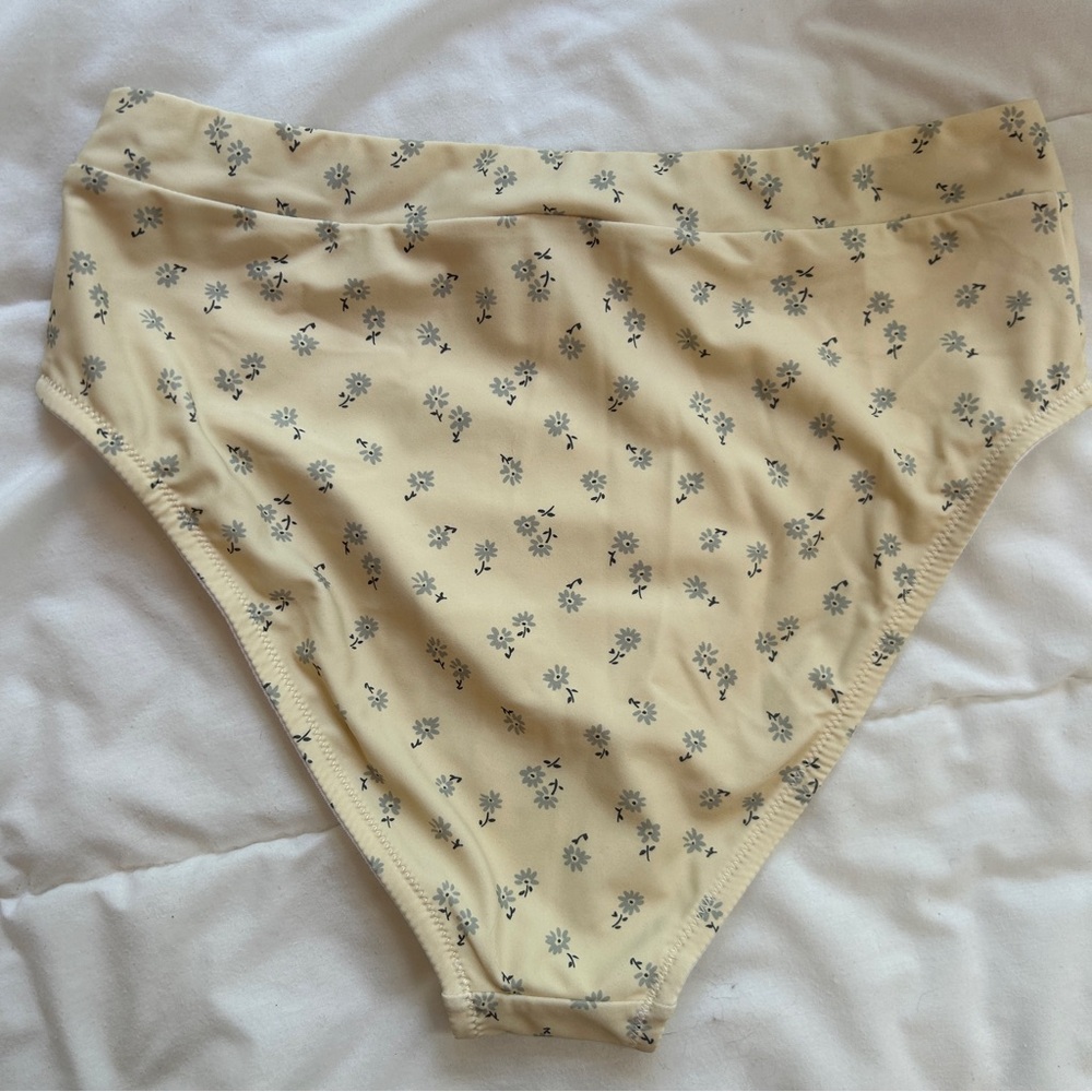 Rylee + Cru Banded High Cut Bikini Bottoms NWT size Medium SOLD OUT - Picture 7 of 7